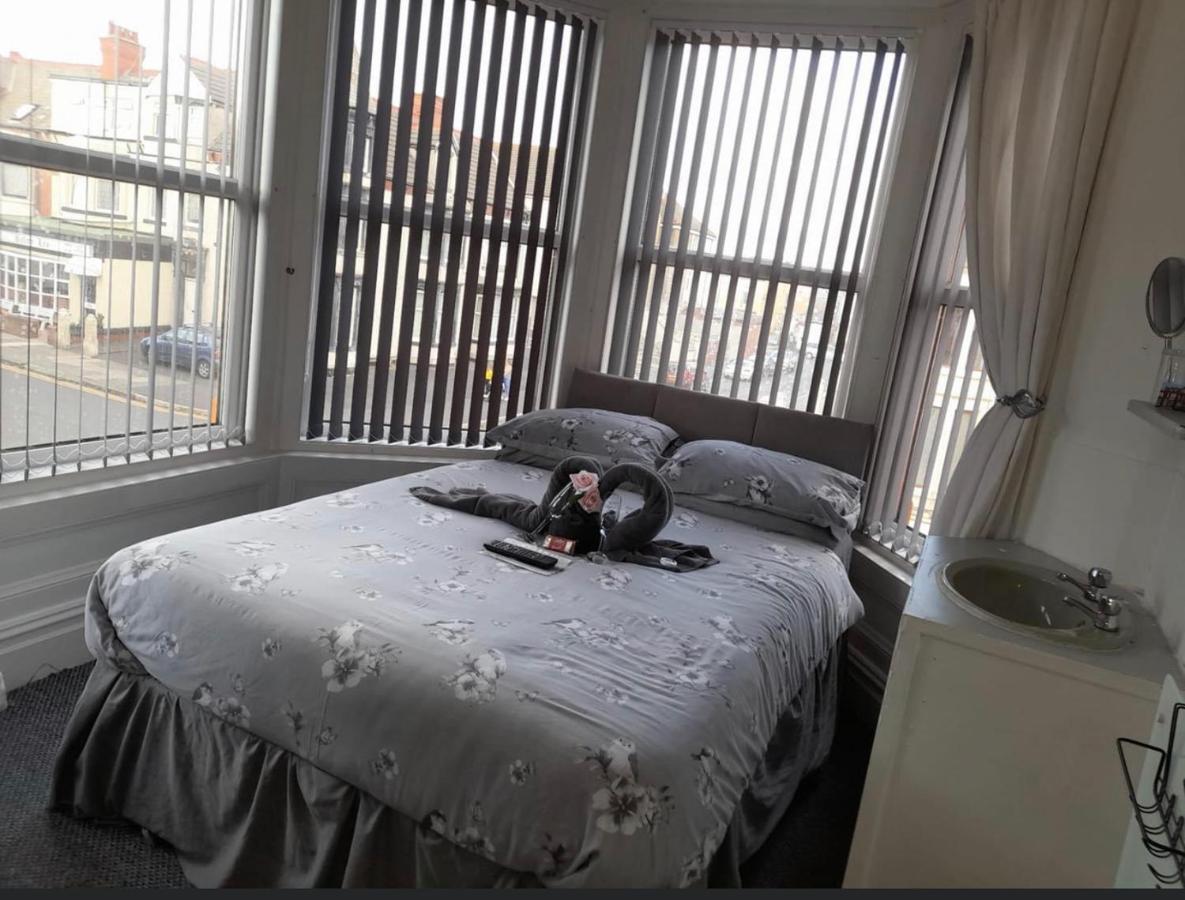 Standard Double Room with Shared Bathroom